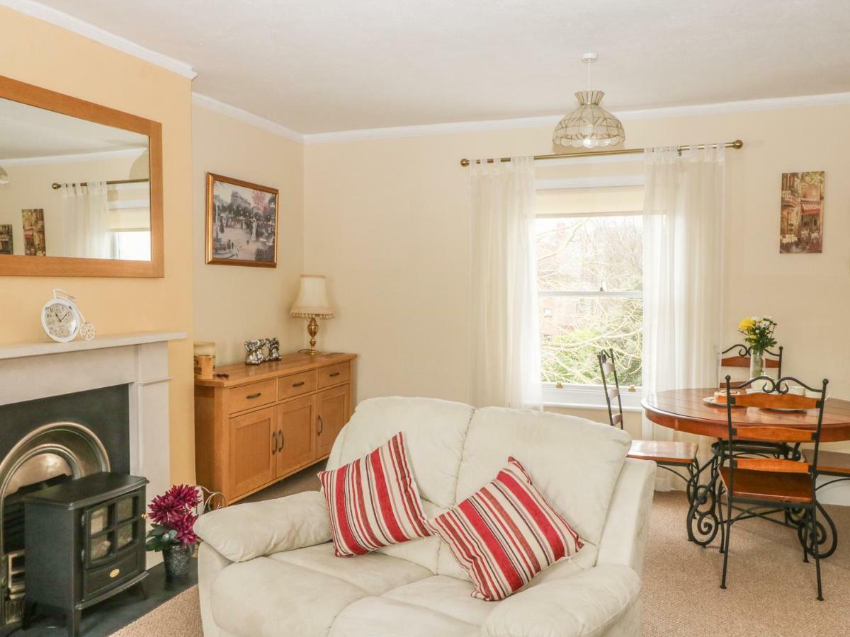 Saltwood Apartamento Eastbourne Exterior foto