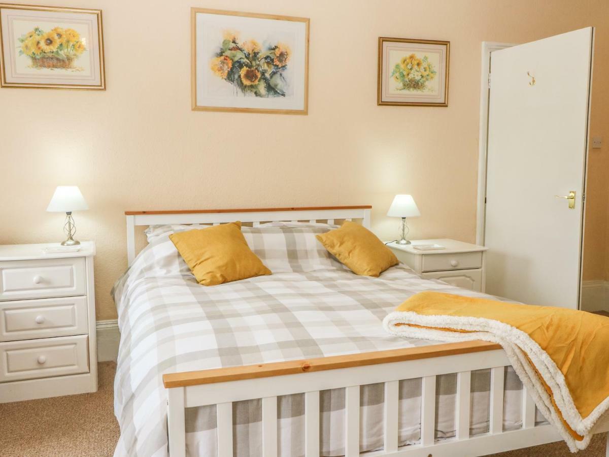 Saltwood Apartamento Eastbourne Exterior foto